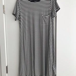 LulaRoe Black and White Carly- EUC
